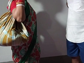 बर्तन बेचने आयी जवान आंटी को जमकर चोदा - साफ हिंदी आवाज में xnxx gang bang hot