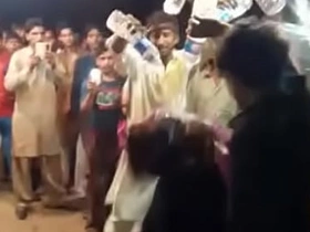 Sexy Dance Mujra in public flashing boobs नगीपिचर
