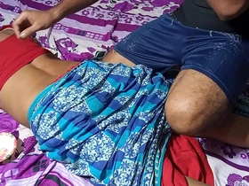 दोस्त की माँ ने पीठ मालिश के बहाने से चूत चुदाई - साफ हिंदी आवाज में   XXX Sex porn games online free