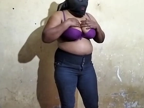 Hot bhabhi playing with huge jugs porn videos of xvideos4