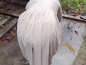 अजनबी पानी पीने अंदर आया और मुझे चोद कर चला गया wwf sex movie