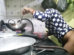 गाव से आही मेड को कुछ पत्ता नही था तो मालिक ने उसी का फायदा उटाया और मेड को चोद दिया&lpar;हिन्दी क्लीयर ऑडियो&rpar; phim xxxxx