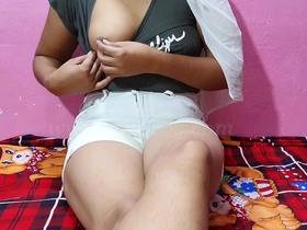 उसके चुत मे लंड डाला तो ओ उठ गई ओर चिलाई आ बोलके sonali viral xxx mms video
