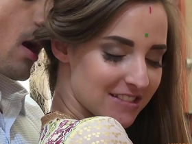 बदचलन सविता भाभी ने पराये मर्द का लंड चुस चुस के अपनी चूत और गांड की चुदाई करवाई 2030 ki bf film