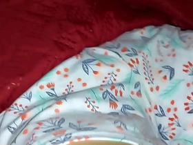 xxx desi video casero con mi hermanastra primera vez en su cama hacemos cosas debajo de las sabanas blue chodne wali