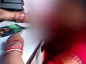Indian aunty cleavage show at the misguide xnxx angrez
