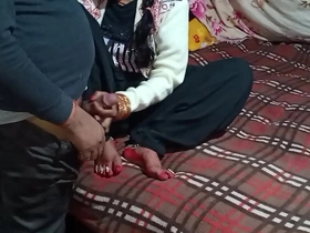 नई नवेली लड़की की दोनों टांगें उठा कर चोदा xxx videos of indian townsperson outside