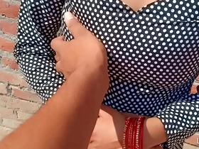 पड़ोस की लडकी को दीवार के पीछे लपका कर चोदा देसी भाभी xxxxx