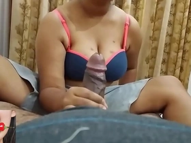 जवान लड़के ने देसी भाभी की प्यासी चूत को चोदा। xxxxxx বাংলা video