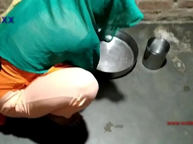 घर की नौकरानी को चोदा मालिक ने जो बस्ती की chudachodi