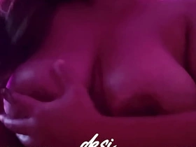 Desi Hot Chubby Arab Indian Aunty Playing wit her Big Boobs Solo XXX Sex Video piriya xxxxxx