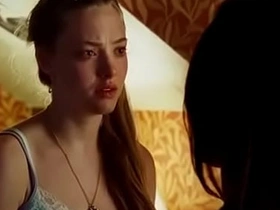 Megan Fox Amanda Seyfried Lesben Kiss Jennifers Body भाभी के ब्लू पिक्चर