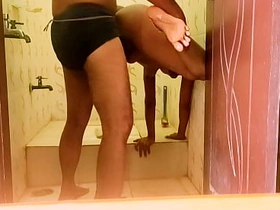 Desi couple forth bothroom sex xxx indian boobs videos