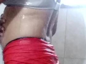 Desi crummy chifferobe Aarya bathing sistar xxxxx
