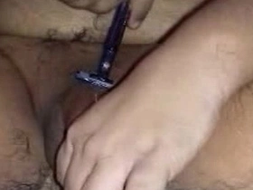 INDIAN DESI COLLEGE Wretch SHAVING AND MASTURBATING xxx videos indian girls homemade