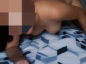 Ela adora que fode ela de quatro na cama do marid 2boys 2girls xxx