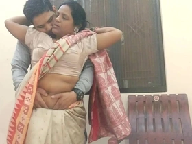 Indian Oversexed Evenly Lecturer Hot Sex in Beautiful Saree with Pupil at Home