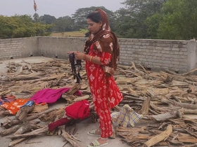 Jija Ne Apni Sali Ko Chhat Ka Upper Choda, Job Sali Duds Sukhaa Raha Tha