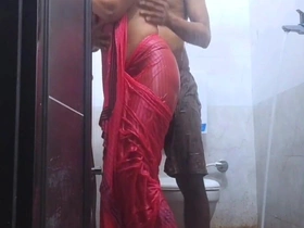 When the Sister-in-law Was Taking a Bath, Then Suddenly the Brother-in-law Fucked the Sister-in-law and Aiya with a Pitch