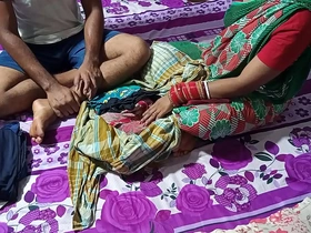 कपड़े बेचने वाले गरीब लड़की को पैसे का लालच देकर चोदा &excl;  साफ हिंदी आवाज में indian xxx videos bangla