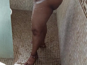 Hottest Bathing Show