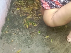 Bhabi Pissing Outdoor Showing Pusssy, Ass, Boob